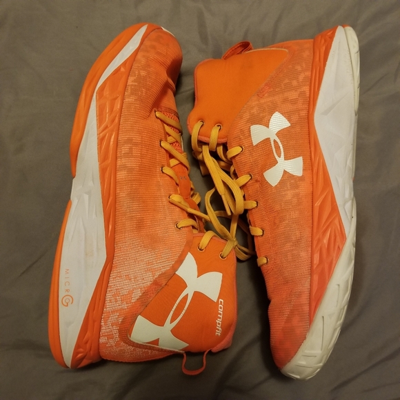 !!!!!!SOLD!!!!!!!Under armour basketball shoes - Picture 3 of 5